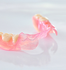 ようこう歯科のお悩み別治療法「入れ歯」