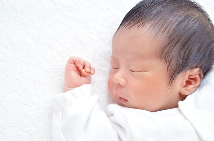 すやすや眠る赤ちゃんの写真